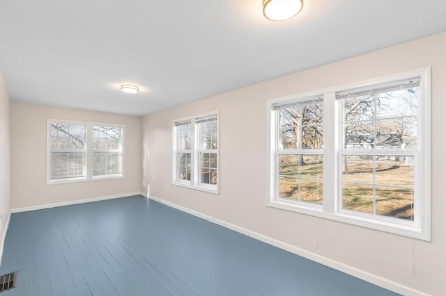 2707 Hickman Road, Des Moines, IA 50310