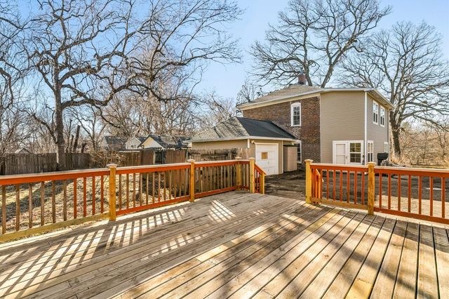 2707 Hickman Road, Des Moines, IA 50310