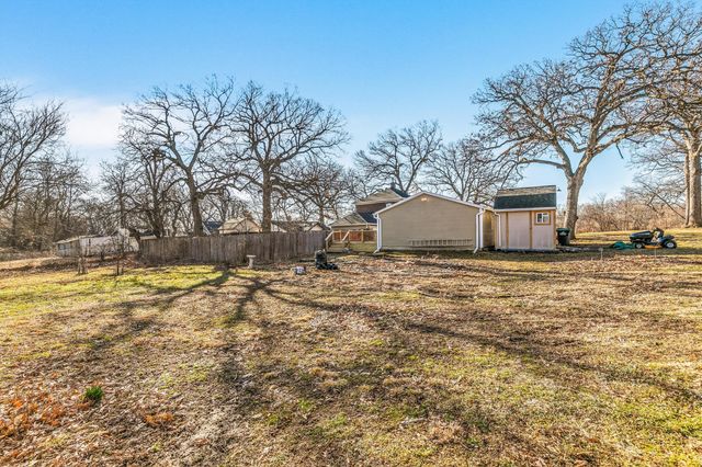 2707 Hickman Road, Des Moines, IA 50310