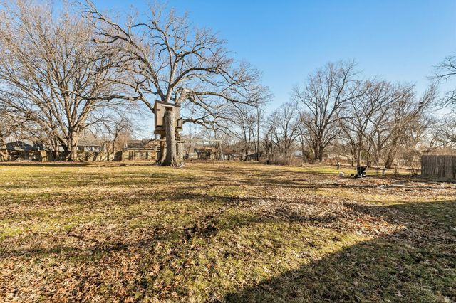 2707 Hickman Road, Des Moines, IA 50310