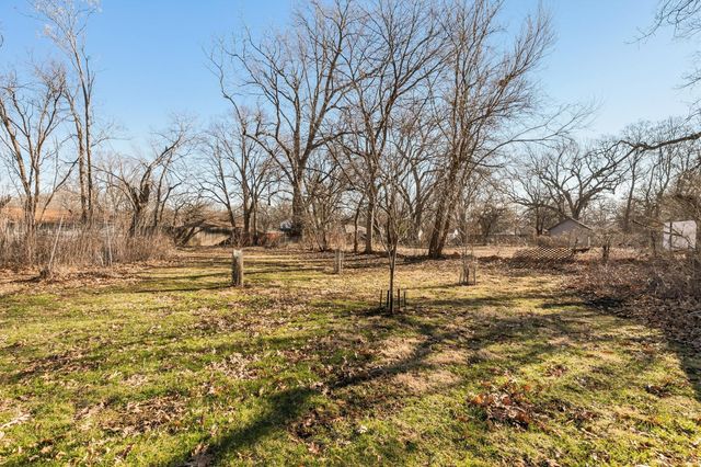 2707 Hickman Road, Des Moines, IA 50310