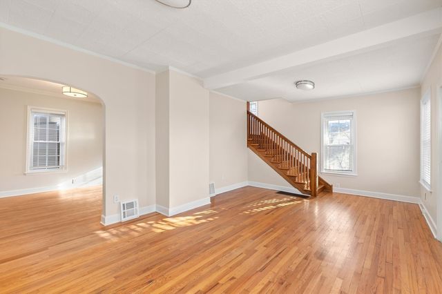 2707 Hickman Road, Des Moines, IA 50310