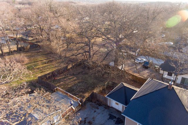 2707 Hickman Road, Des Moines, IA 50310