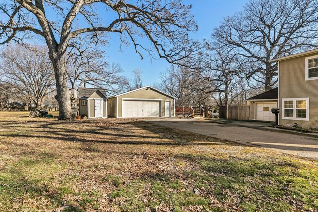 2707 Hickman Road, Des Moines, IA 50310