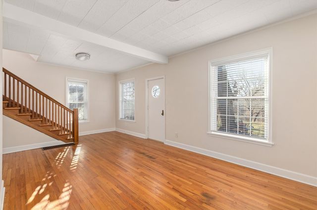 2707 Hickman Road, Des Moines, IA 50310