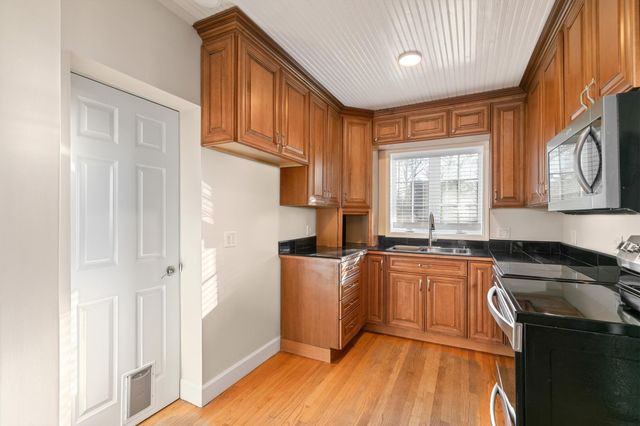 2707 Hickman Road, Des Moines, IA 50310