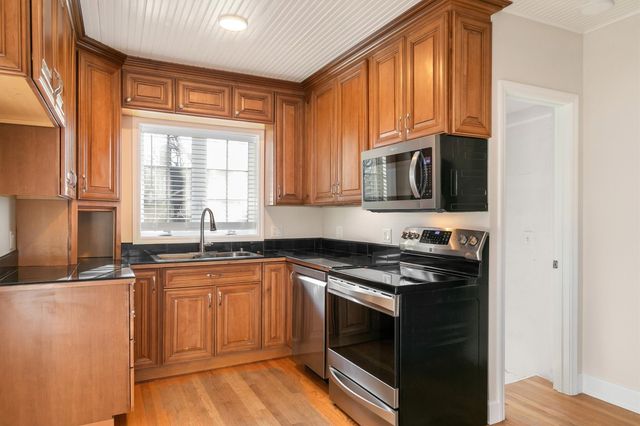 2707 Hickman Road, Des Moines, IA 50310