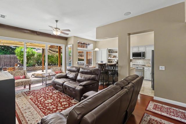 9370 Carrolton Pl, Elk Grove, CA 95624
