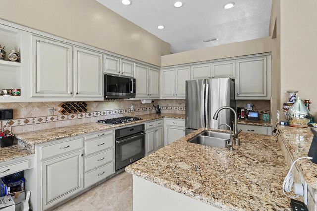 9370 Carrolton Pl, Elk Grove, CA 95624