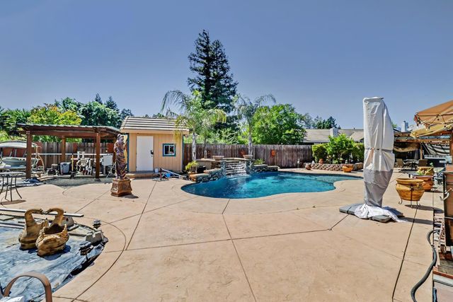 9370 Carrolton Pl, Elk Grove, CA 95624