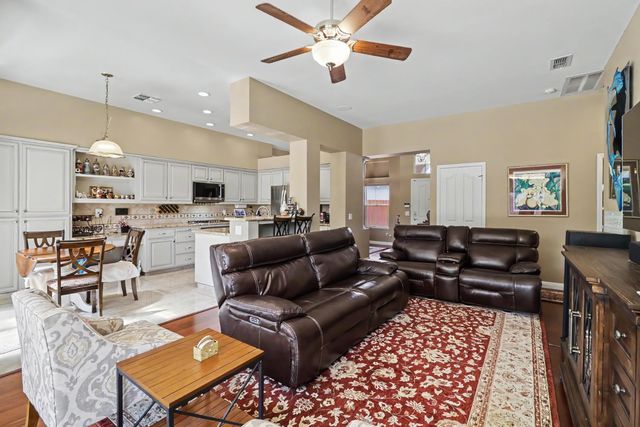 9370 Carrolton Pl, Elk Grove, CA 95624