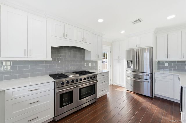 5 Bowman Lane, Kings Park, NY 11754