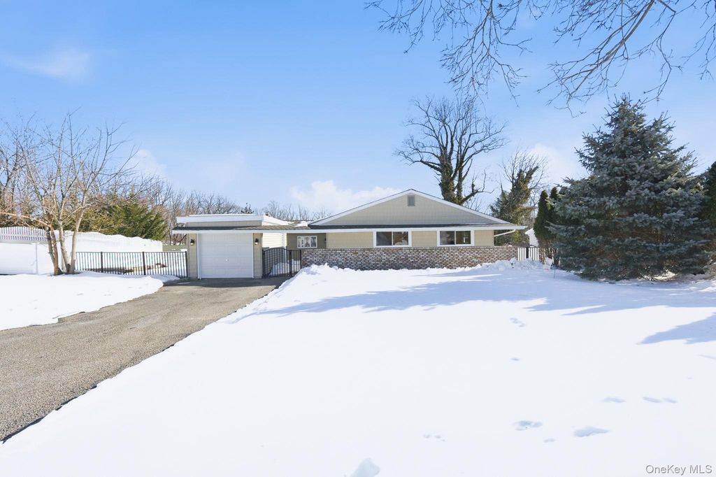 5 Bowman Lane, Kings Park, NY 11754