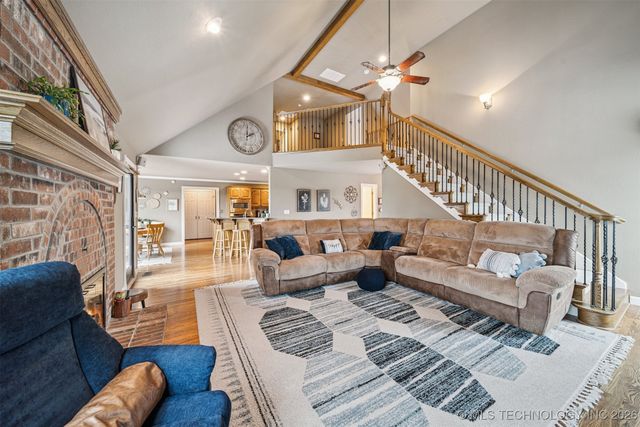 504 Oak Ridge Drive, Sand Springs, OK 74063