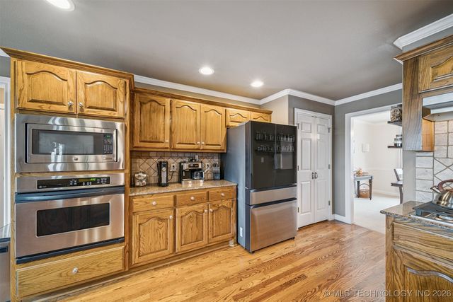 504 Oak Ridge Drive, Sand Springs, OK 74063