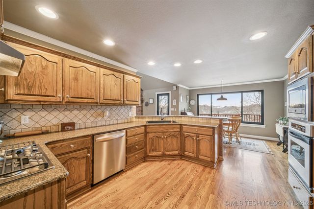 504 Oak Ridge Drive, Sand Springs, OK 74063