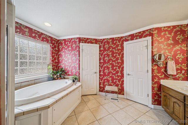 504 Oak Ridge Drive, Sand Springs, OK 74063