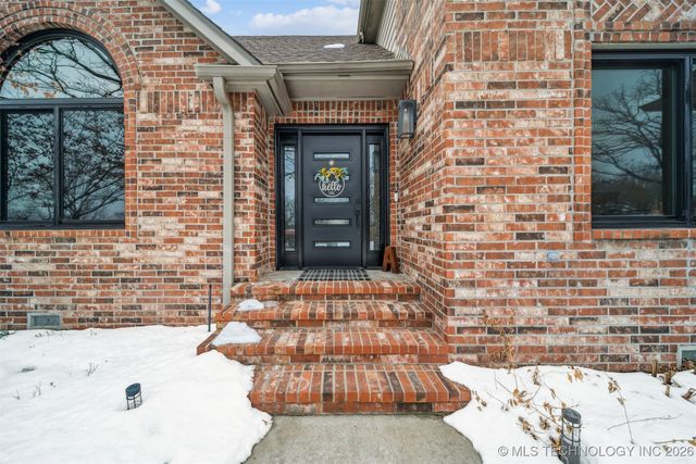 504 Oak Ridge Drive, Sand Springs, OK 74063