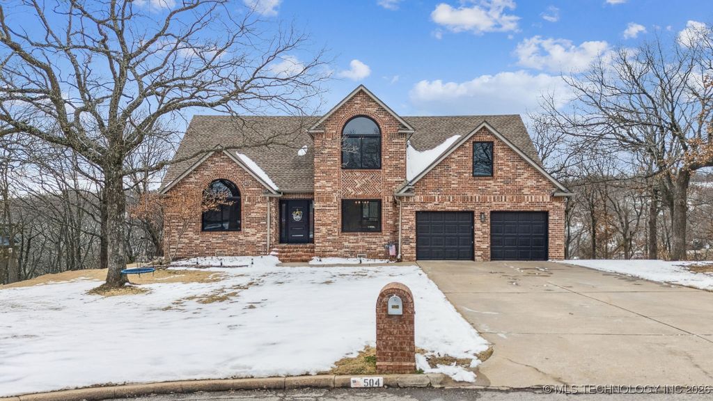 504 Oak Ridge Drive, Sand Springs, OK 74063