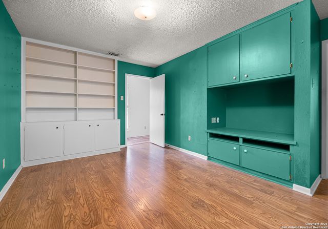 609 Rudeloff, Seguin, TX 78155