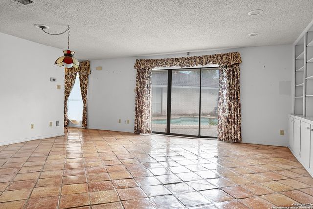 609 Rudeloff, Seguin, TX 78155