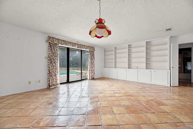 609 Rudeloff, Seguin, TX 78155