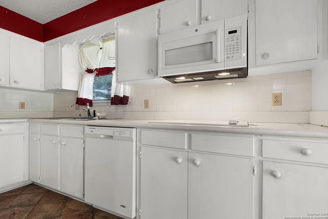 609 Rudeloff, Seguin, TX 78155