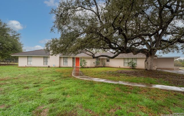 609 Rudeloff, Seguin, TX 78155