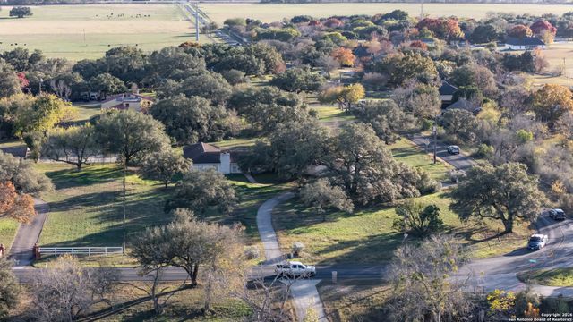 609 Rudeloff, Seguin, TX 78155