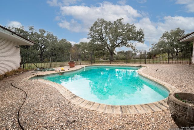 609 Rudeloff, Seguin, TX 78155