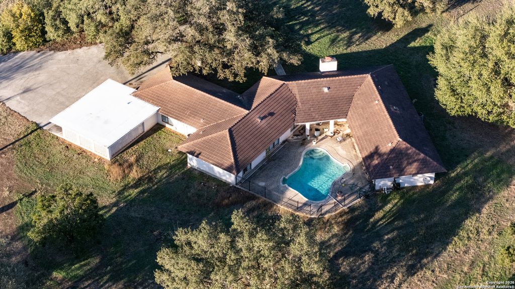 609 Rudeloff, Seguin, TX 78155