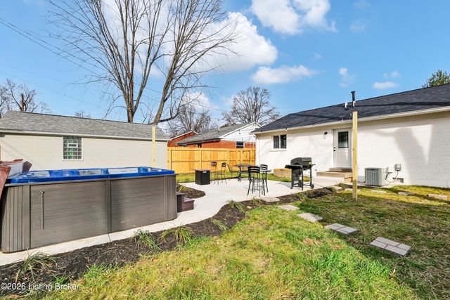 3216 Wellingmoor Ave, Louisville, KY 40218
