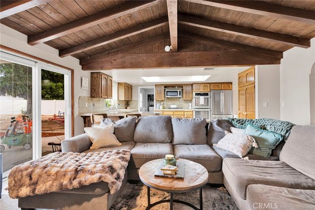 19075 Bay Meadows, Apple Valley, CA 92308