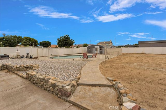 19075 Bay Meadows, Apple Valley, CA 92308