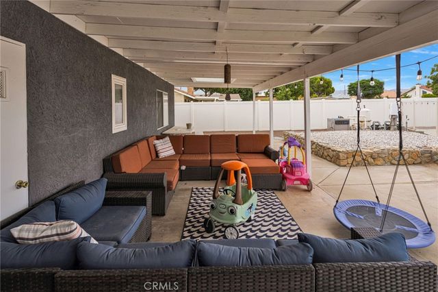 19075 Bay Meadows, Apple Valley, CA 92308