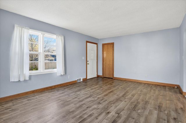 916 Linn Avenue SW, Owatonna, MN 55060