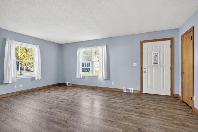 916 Linn Avenue SW, Owatonna, MN 55060