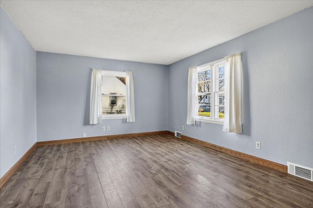 916 Linn Avenue SW, Owatonna, MN 55060