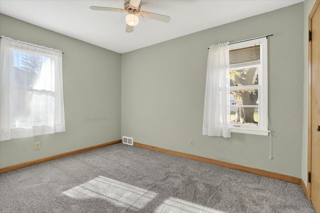 916 Linn Avenue SW, Owatonna, MN 55060