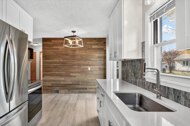 916 Linn Avenue SW, Owatonna, MN 55060