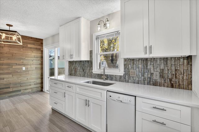 916 Linn Avenue SW, Owatonna, MN 55060