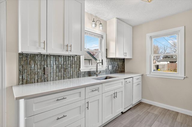 916 Linn Avenue SW, Owatonna, MN 55060