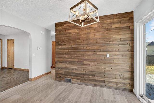 916 Linn Avenue SW, Owatonna, MN 55060