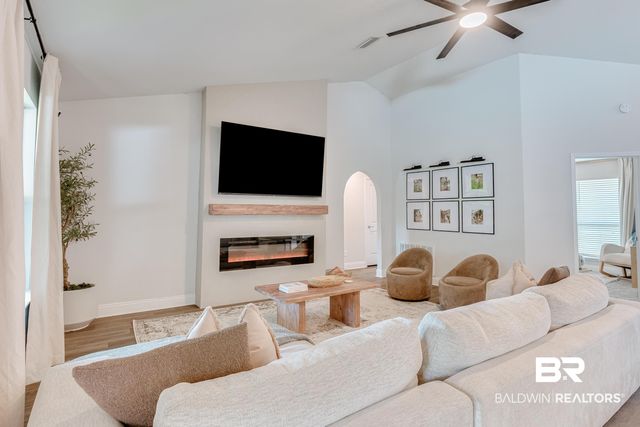 2215 W Fernwood Loop, Semmes, AL 36575