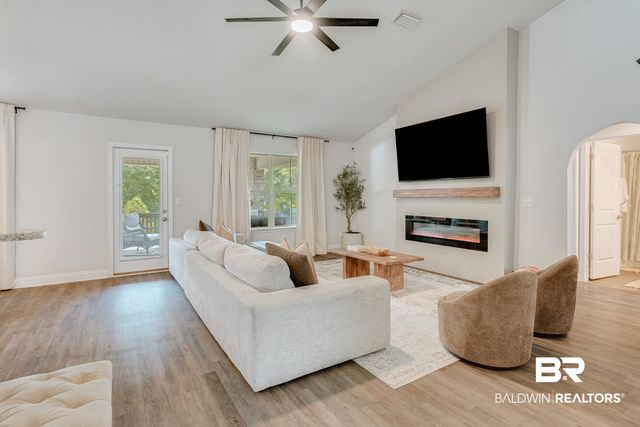 2215 W Fernwood Loop, Semmes, AL 36575