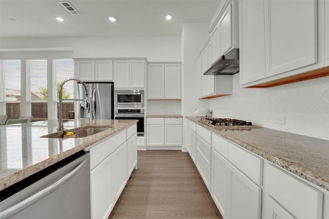 1824 Leo Drive, Van Alstyne, TX 75495