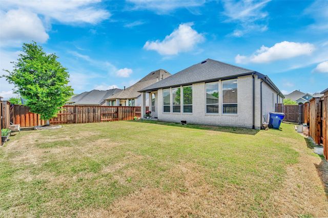 1824 Leo Drive, Van Alstyne, TX 75495