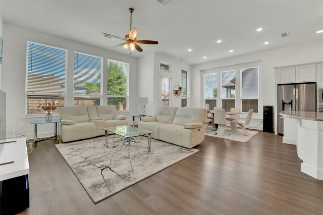 1824 Leo Drive, Van Alstyne, TX 75495