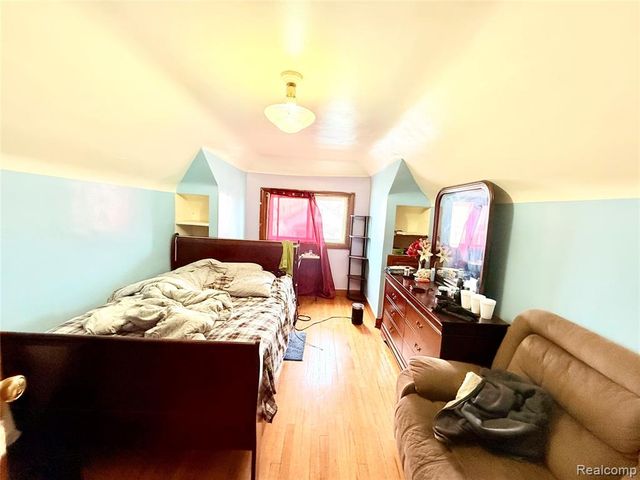 11365 Klinger Street, Hamtramck, MI 48212