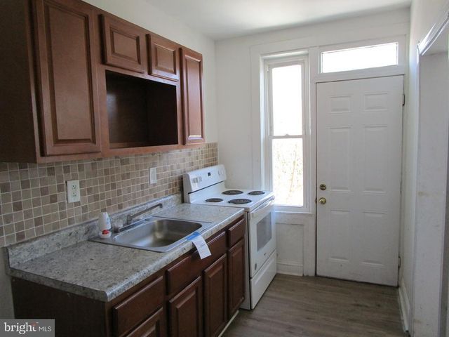 2651 S LLOYD ST, Philadelphia, PA 19153